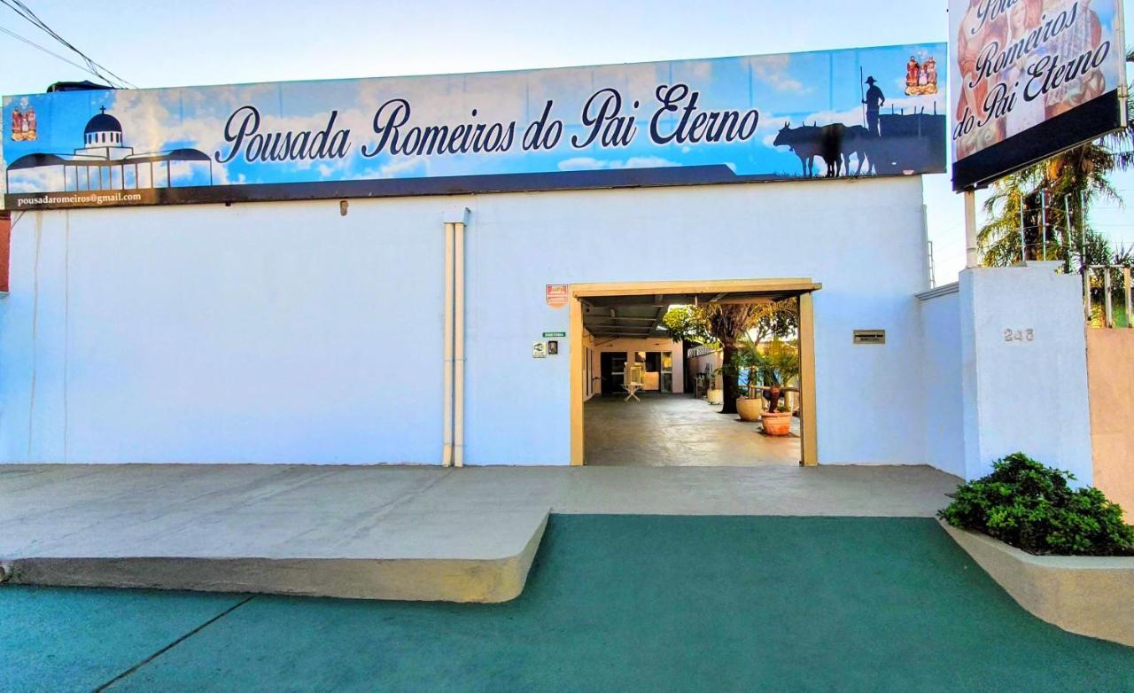 Pousada Romeiros Do Pai Eterno - Santuario Basilica De Trindade Trindade  Eksteriør bilde